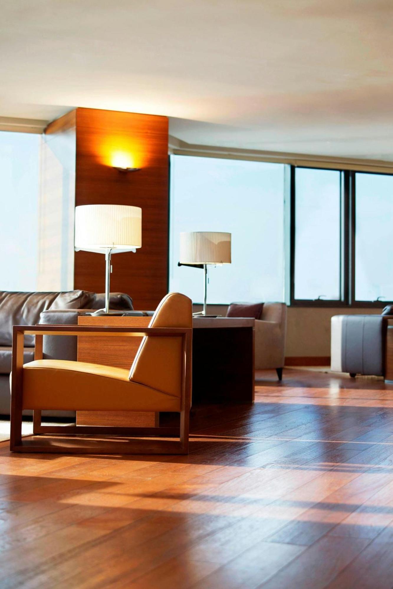 Sheraton Istanbul Atakoy Hotel מראה חיצוני תמונה The Westin Club Lounge at the airport