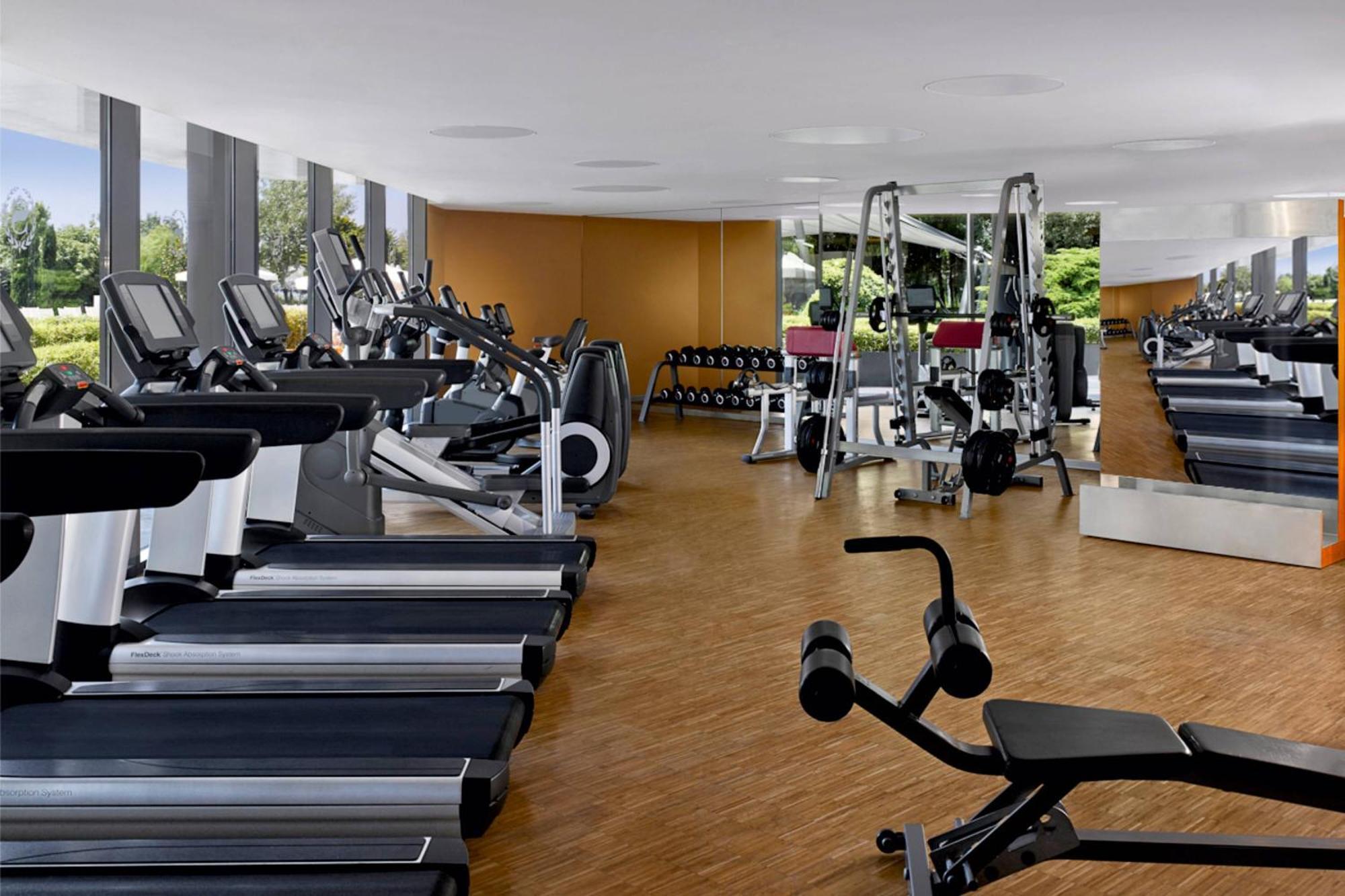 Sheraton Istanbul Atakoy Hotel מראה חיצוני תמונה The gym at the Westin