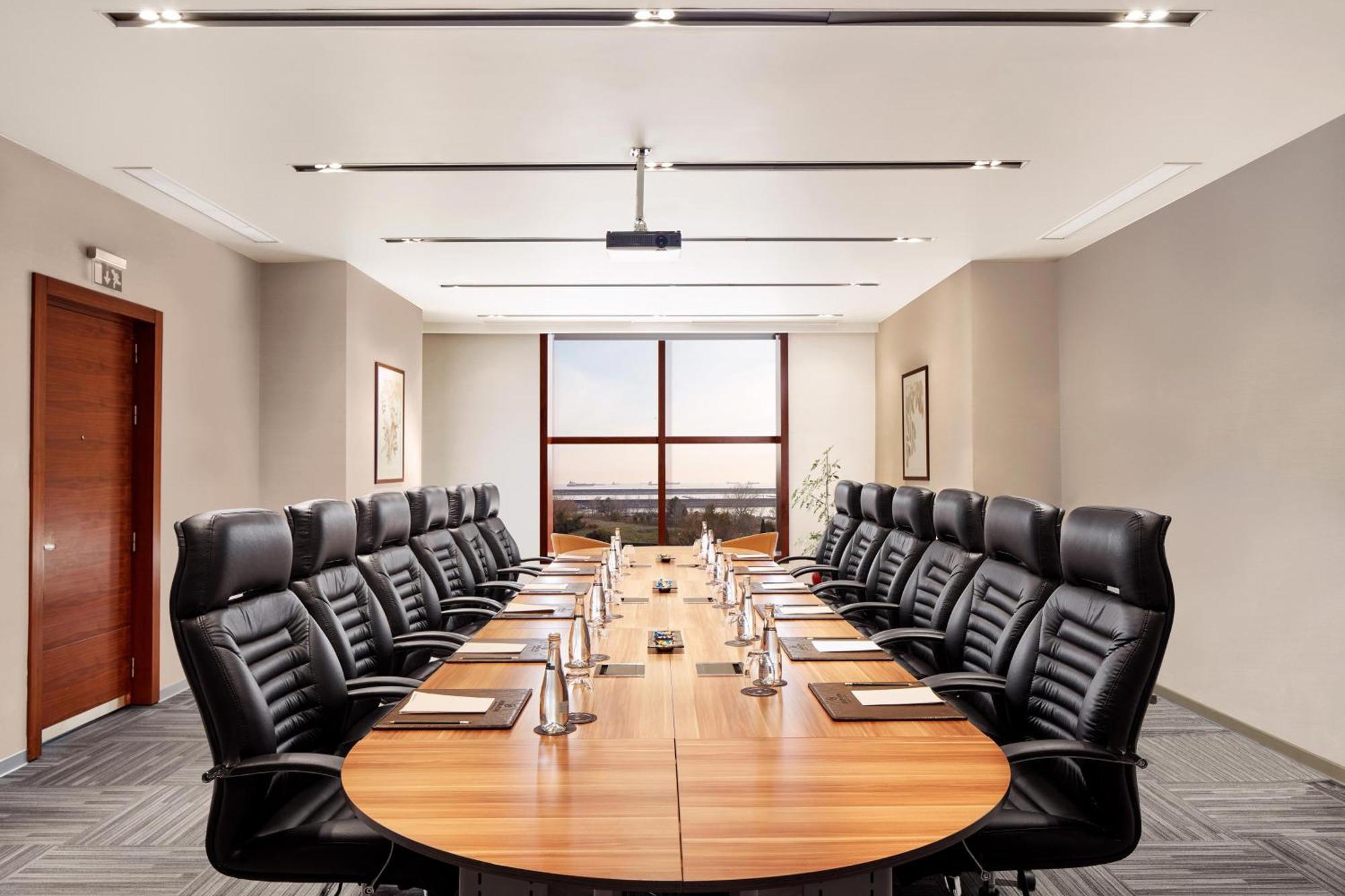 Sheraton Istanbul Atakoy Hotel מראה חיצוני תמונה Boardroom at the InterContinental Hotel, London, Park Lane