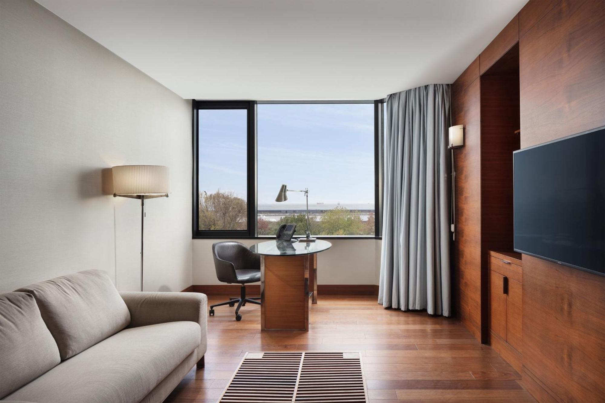 Sheraton Istanbul Atakoy Hotel מראה חיצוני תמונה A room at the hotel