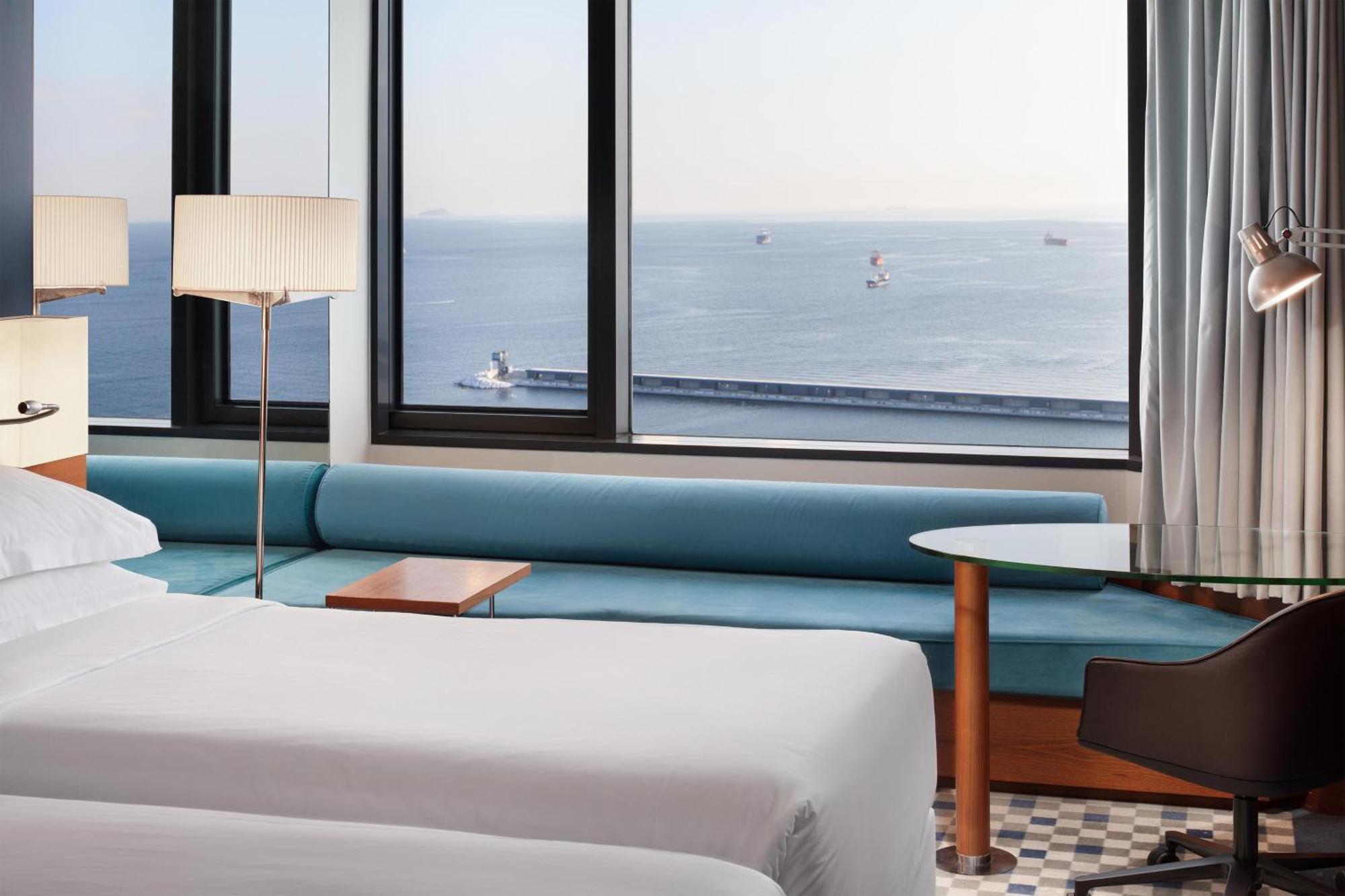 Sheraton Istanbul Atakoy Hotel מראה חיצוני תמונה A guest room at the hotel
