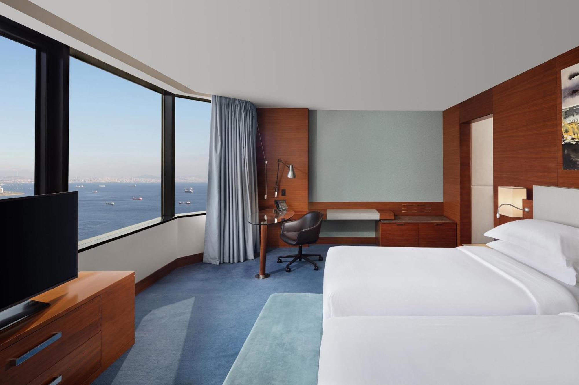 Sheraton Istanbul Atakoy Hotel מראה חיצוני תמונה A guest room at the hotel