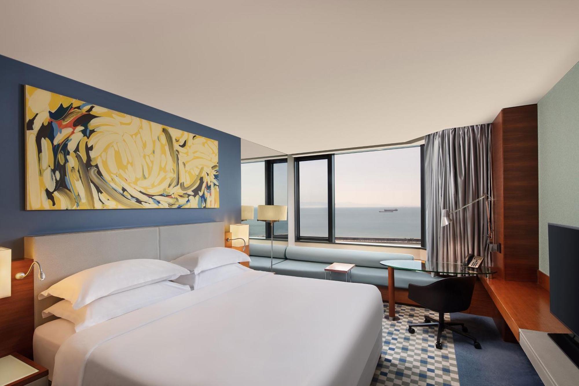 Sheraton Istanbul Atakoy Hotel מראה חיצוני תמונה A guest room at the hotel